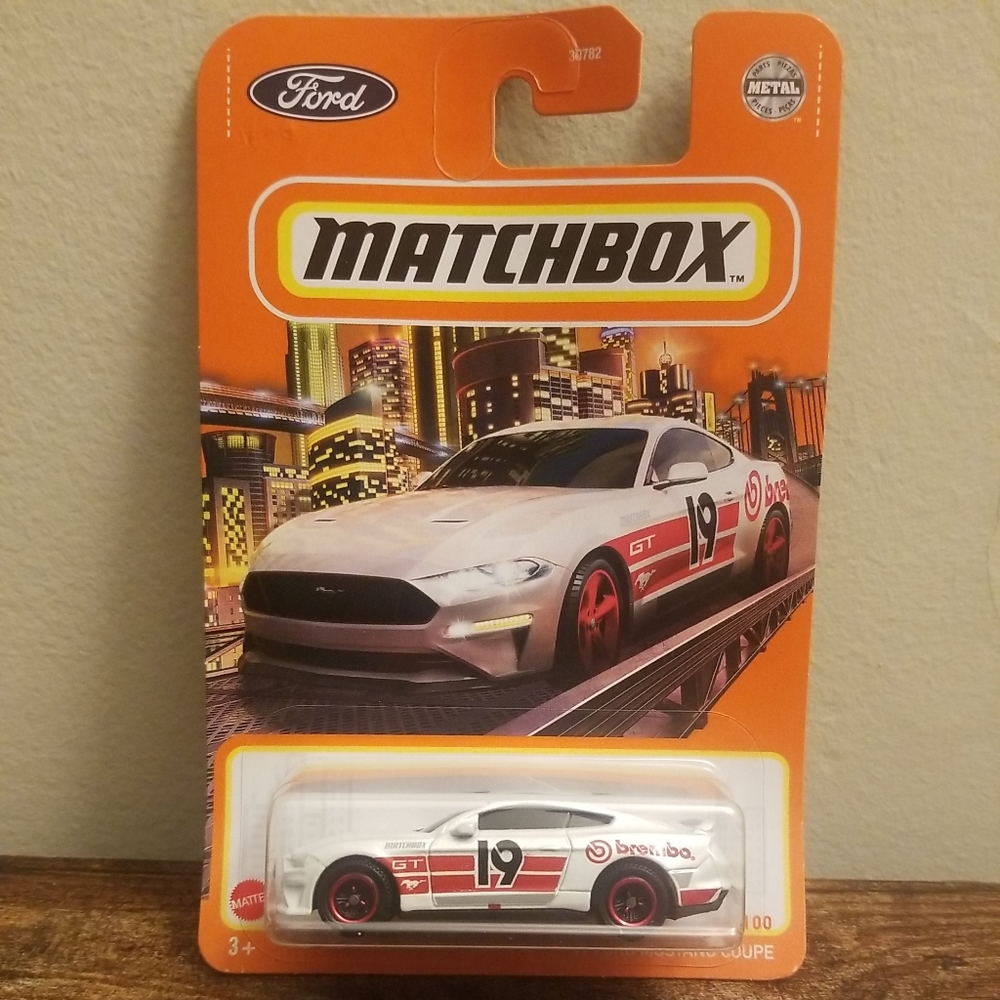 Brand New Matchbox 2021 Ford 2019 Mustang Coupe Brembo White & Red (82/100)